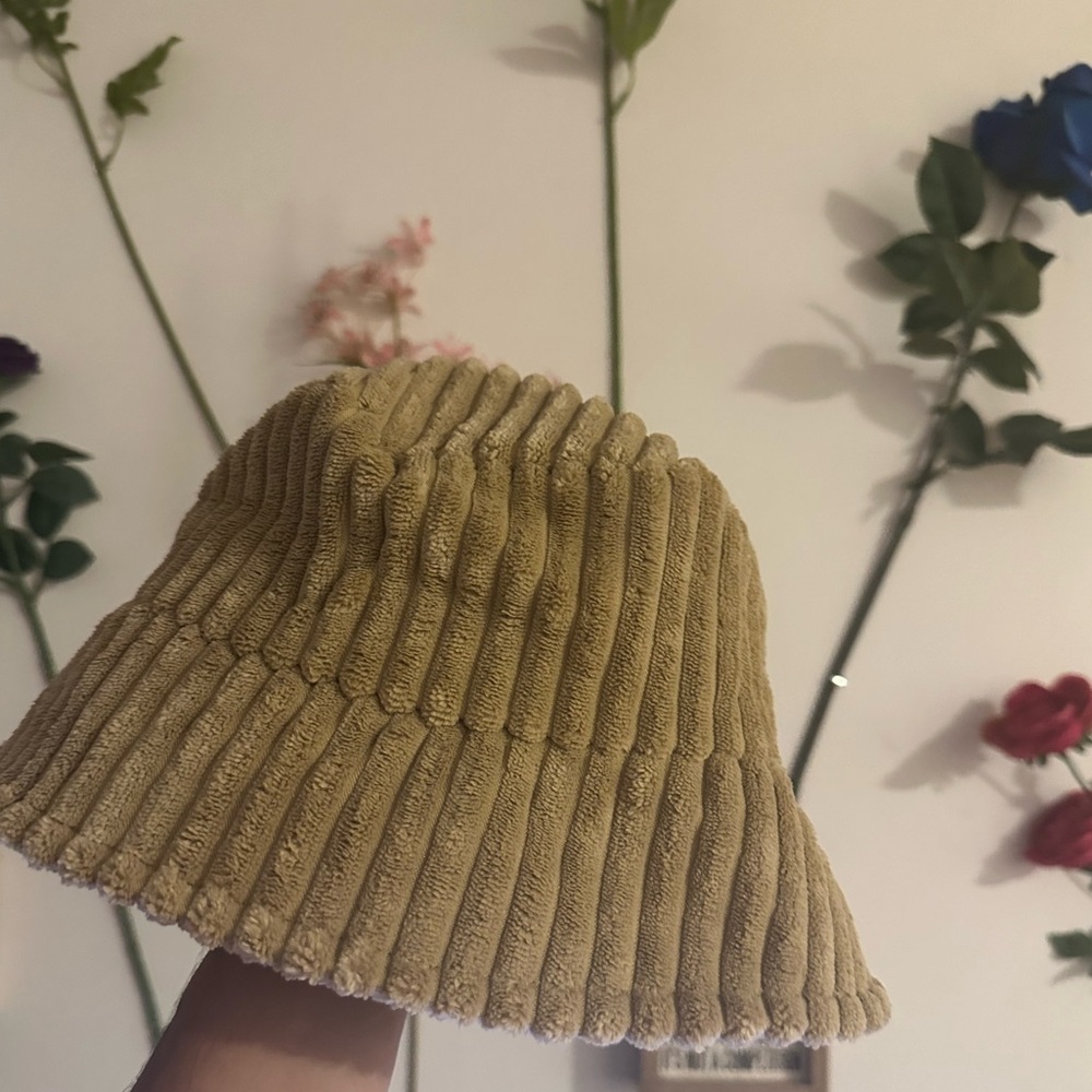 Cute bucket hat 🤎